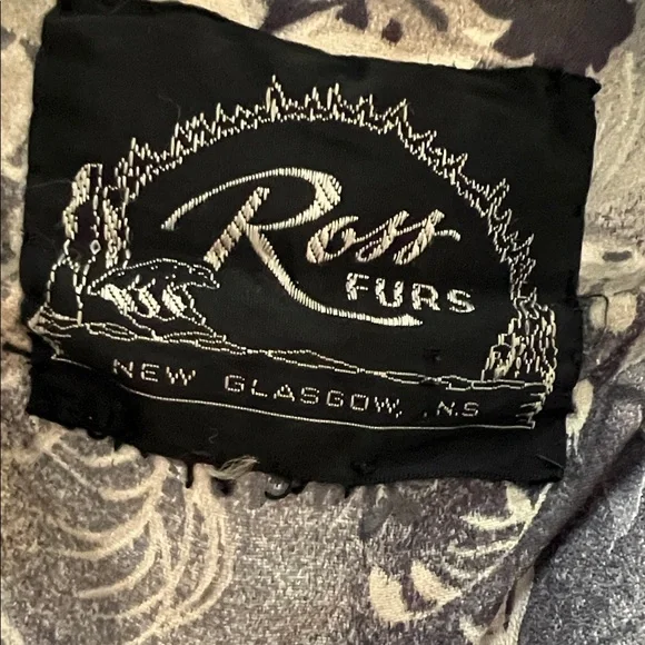 Luxurious vintage Fur Coat - Picture 3 of 4